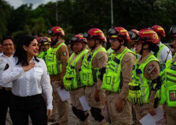 Estefanía Mercado fortalece al cuerpo de Bomberos de Solidaridad