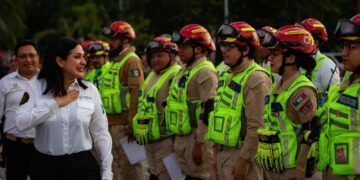 Estefanía Mercado fortalece al cuerpo de Bomberos de Solidaridad