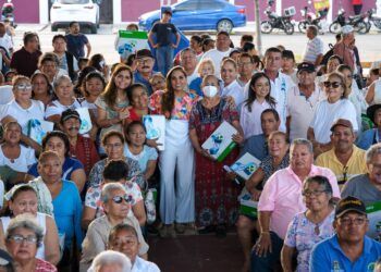 Transforma Mara Lezama la calidad de vida de 300 personas al recibir kits de zapato ortopédico para pie diabético