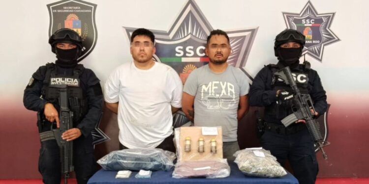 Detienen a dos masculinos con droga y explosivos en Chetumal