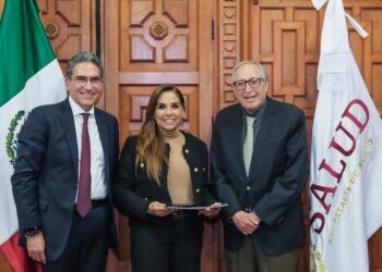 Mara Lezama y el secretario de Salud David Kershenobich atienden necesidades de las y los quintanarroenses