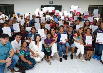 Después de 42 años de incertidumbre, Mara Lezama entrega 44 títulos de propiedad a habitantes de Mayabalam y Kuchumatán