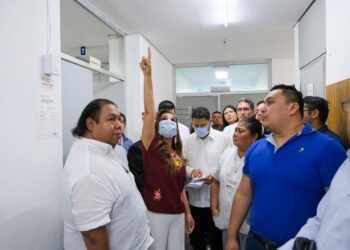 Mara Lezama y Martí Batres visitan de sorpresa el Hospital del ISSSTE en Chetumal