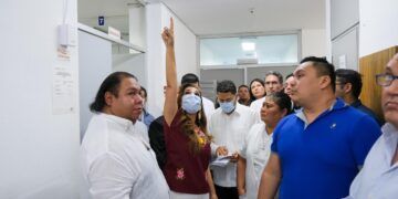 Mara Lezama y Martí Batres visitan de sorpresa el Hospital del ISSSTE en Chetumal