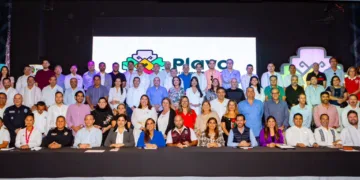 Encabezan la Gobernadora y Estefanía Mercado diálogo con empresarios de Playa del Carmen