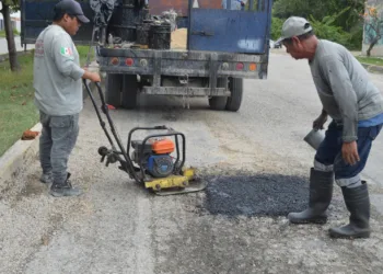 Continúa el programa de bacheo en Playa del Carmen y Puerto Aventuras