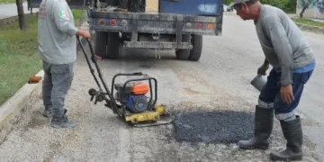 Continúa el programa de bacheo en Playa del Carmen y Puerto Aventuras