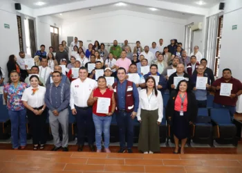 Entrega de Constancias del Curso de Electricidad Básica 2 a personal del COBAQROO
