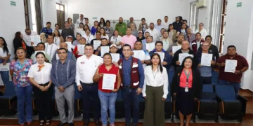 Entrega de Constancias del Curso de Electricidad Básica 2 a personal del COBAQROO