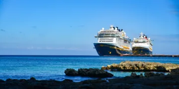 Cruceros de Disney Cruise Line coinciden en un solo muelle después de muchos años