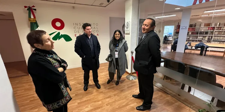 Invitan a Nivardo Mena para visitar Embajada mexicana en España