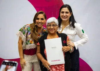 Con la entrega de 488 títulos de propiedad, llega la justicia social a familias de la Colosio y Cristo Rey