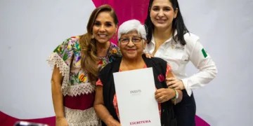 Con la entrega de 488 títulos de propiedad, llega la justicia social a familias de la Colosio y Cristo Rey