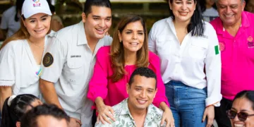 Estefanía Mercado y Verónica Lezama festejan a trabajadoras y trabajadores del DIF Solidaridad