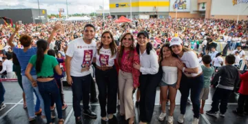 Llevan alegría y diversión a miles de niñas y niños por el Día de Reyes en Villas del Sol
