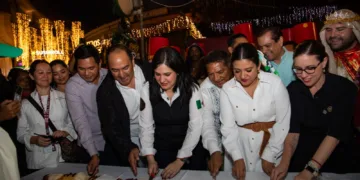 Rosca de Reyes de 1 kilómetro llena la Quinta Avenida de Playa del Carmen