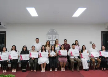 Mara Lezama entrega a 11 mujeres y 7 hombres el Premio Estatal de Humanidades, Ciencias, Tecnología e Innovación 2024