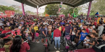 Reyes Magos llevan sonrisas a niñas y niños de Nicolás Bravo