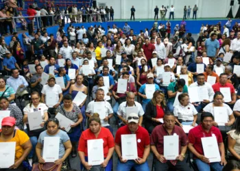 488 familias de Solidaridad reciben de Mara Lezama sus títulos de propiedad y comienzan una nueva historia de vida