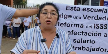 Docentes protestan contra la nueva Ley del ISSSTE con paros escalonados