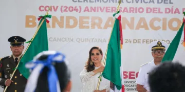 Abandera Mara Lezama a escoltas de 26 escuelas de Quintana Roo, en actividad simultánea con Claudia Sheinbaum