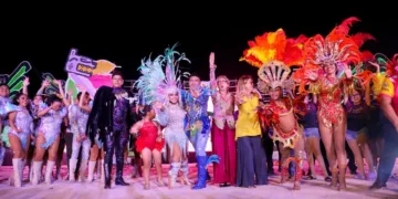 Vibrante noche en Playa del Carmen durante la elección de reinas y reyes del Carnaval 2025