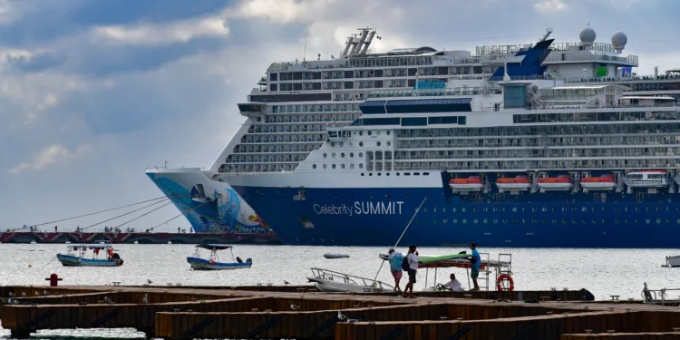 Cozumel se mantiene como líder en arribos de cruceros y esta semana espera 36 hoteles flotantes