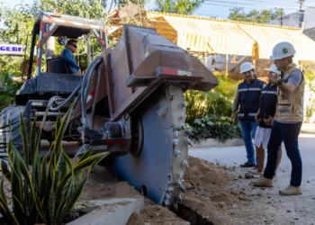 Diego Castañón destaca primera etapa del drenaje sanitario en la colonia Veleta
