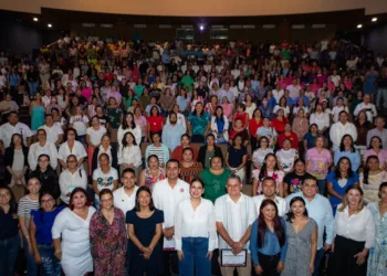 La inclusión es una responsabilidad urgente, afirma Estefanía Mercado durante conferencia sobre TEA