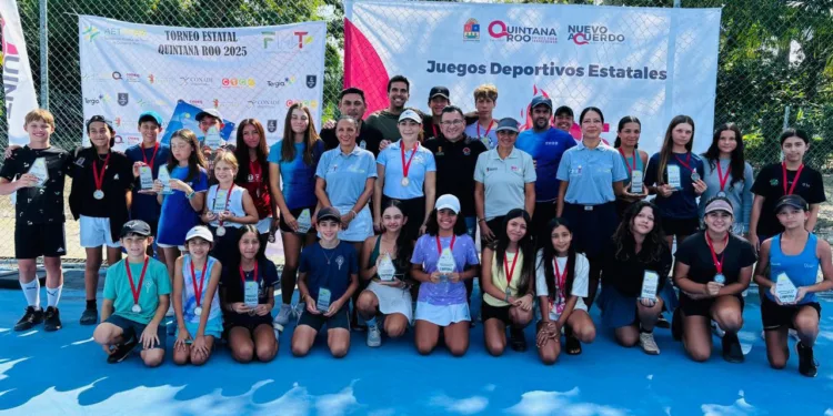 Jugadores quintanarroenses mostraron su talento en la eliminatoria de tenis de los Juegos Deportivos Estatales 2025