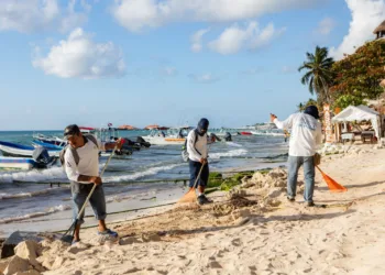 De la mano de la comunidad impulsa Estefanía Mercado proyecto integral para la recuperación de playas en Playa del Carmen