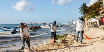De la mano de la comunidad impulsa Estefanía Mercado proyecto integral para la recuperación de playas en Playa del Carmen