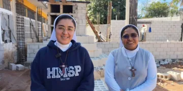Religiosas promueven actividades para fortalecer la comunidad y apoyar la construcción de la iglesia