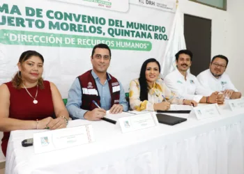 ICATQR y el Municipio de Puerto Morelos firman convenio para fortalecer la capacitación de servidores públicos.