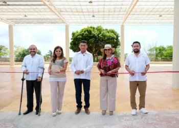 Inaugura Mara Lezama plaza artesanal en la explanada de Bacalar para el bienestar y convivencia comunitaria de las familias