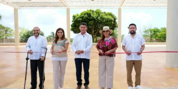 Inaugura Mara Lezama plaza artesanal en la explanada de Bacalar para el bienestar y convivencia comunitaria de las familias