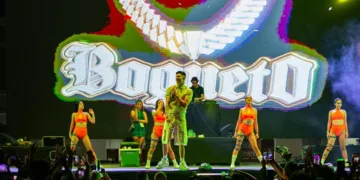 Más de 20 mil playenses y turistas bailan a ritmo de reguetón, punta y soca en el “Carnaval del Pueblo” Playa del Carmen 2025