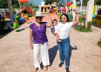 Entrega Mara Lezama transformado parque La Colmena a familias de Felipe Carrillo Puerto