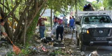 Limpian basurero clandestino en Chetumal