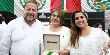 Reconocen a Yusi Dzib de Fundación Aitana por su lucha contra el cáncer infantil