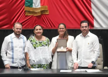 Reconocen a Ana Cecilia Gutiérrez Navarro por su trabajo en la conservación de especies marinas