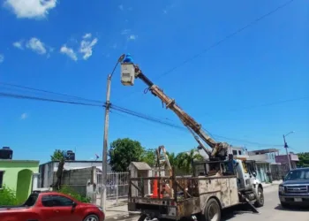 Servicios Públicos de Othón P. Blanco intensifica mantenimiento de luminarias en Chetumal