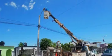 Servicios Públicos de Othón P. Blanco intensifica mantenimiento de luminarias en Chetumal