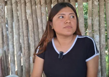 Vendedora local resiente el alza en los precios de la canasta básica y la creciente competencia