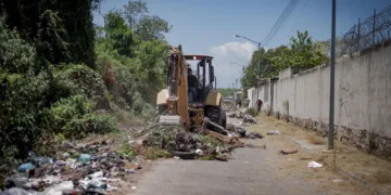 Inician limpieza profunda de basurero clandestino en Chetumal