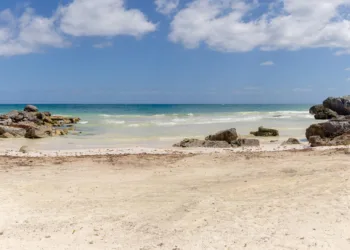 Diego Castañón Trejo anuncia próxima apertura de nuevo acceso público a playas de Tulum