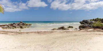 Diego Castañón Trejo anuncia próxima apertura de nuevo acceso público a playas de Tulum