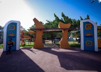Devuelven el brillo al parque y biblioteca de la colonia Santa María en Chetumal