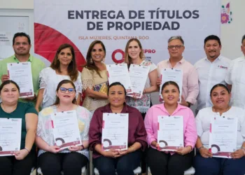 Fortalece Mara Lezama crecimiento ordenado de Isla Mujeres con entrega de 9 títulos de propiedad al municipio