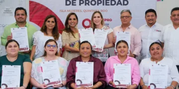 Fortalece Mara Lezama crecimiento ordenado de Isla Mujeres con entrega de 9 títulos de propiedad al municipio